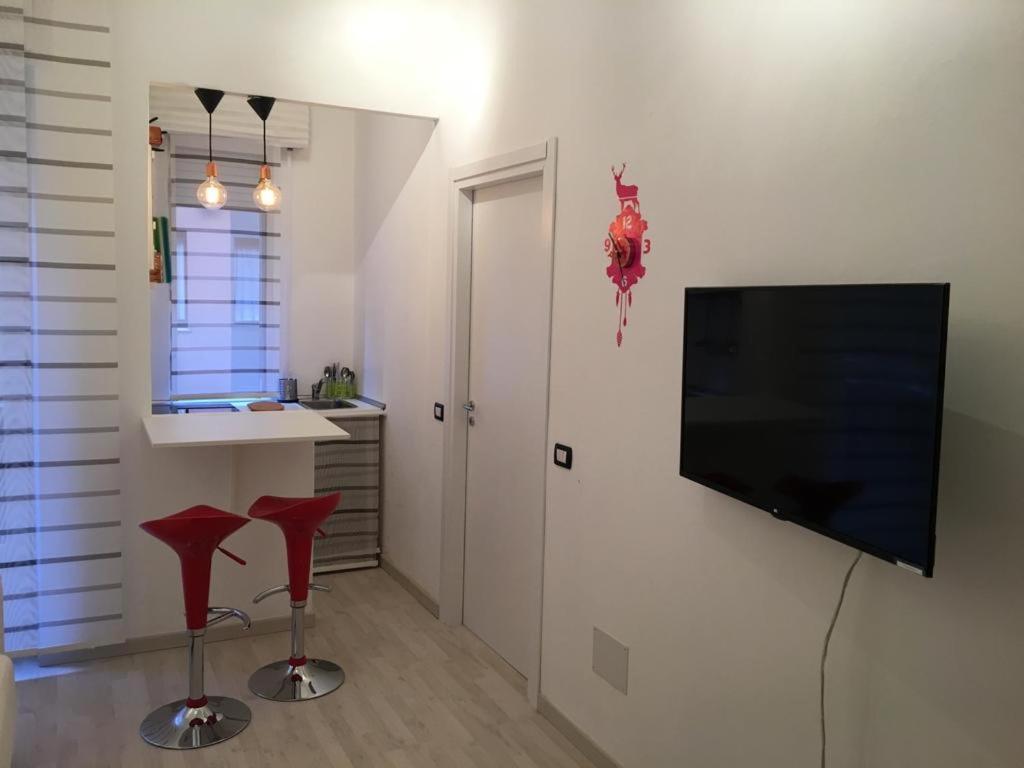 Milan Nice Flat In Red Metro Экстерьер фото